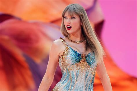 10+ Ways Taylor Swift's Charity Work Changes Lives