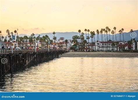 How Busy Is Stearns Wharf Santa Barbara? Plan Ahead