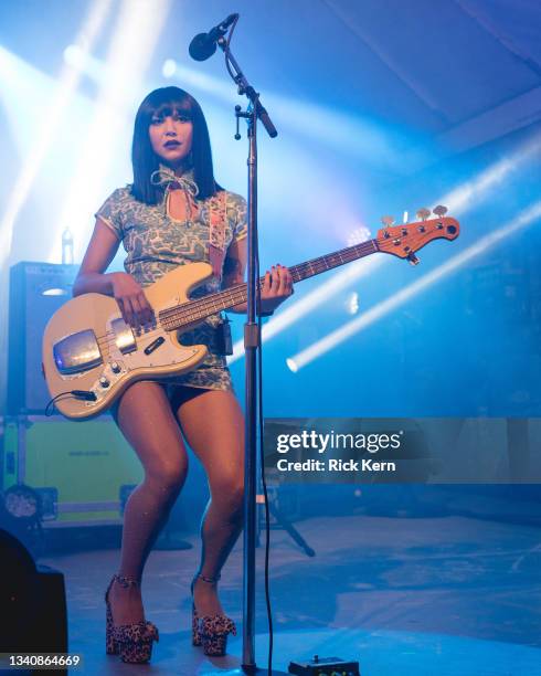 How Does Laura Lee Bassist Create Her Sound? Tips Inside