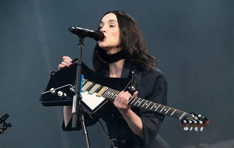 St Vincent Concert Guide: Setlists Uncovered