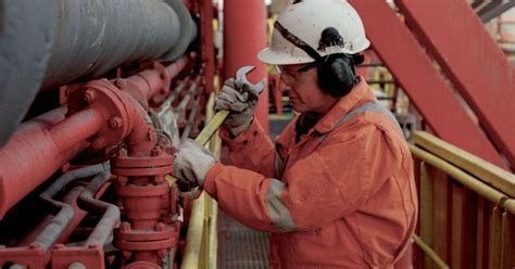 What Are Oil Rig Photos? Exclusive Behind Scenes