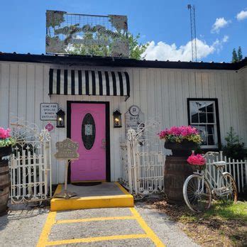 What's Inside The White Oak Cottage? Tour Guide